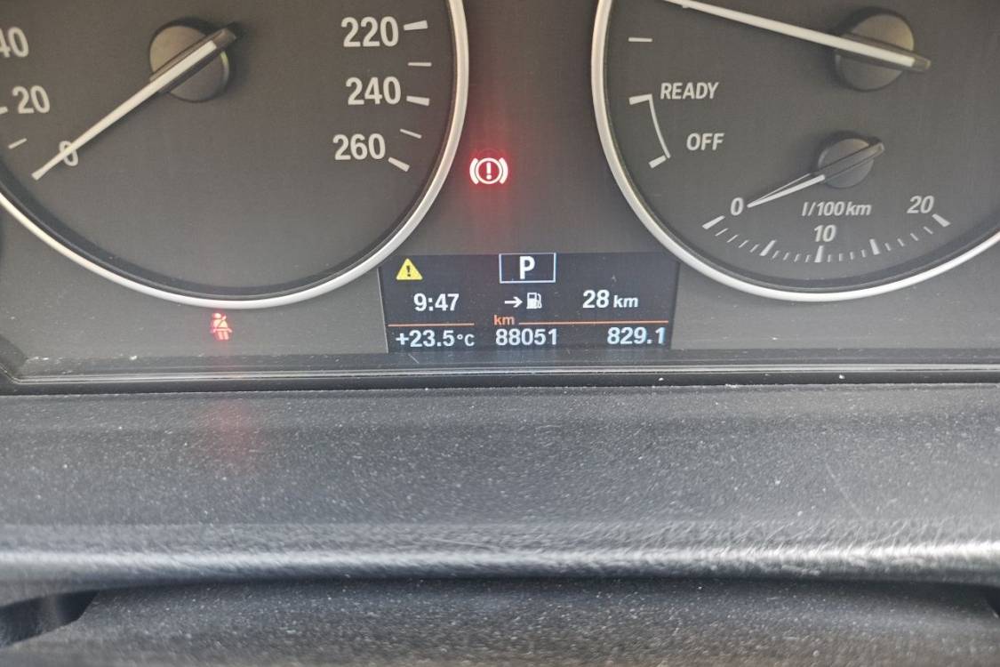 BMW 3 Series 2017 car image #25