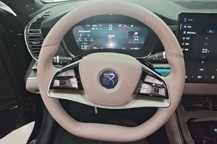 BYD Han 2025 immagine di auto #11
