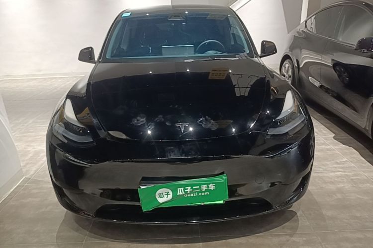 Tesla Model Y 2023 car image #3