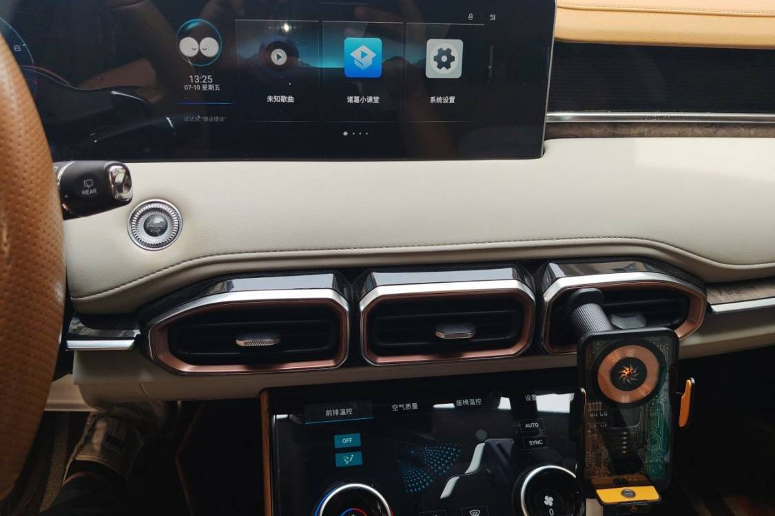 Jetour X70 PLUS 2021 car image #28