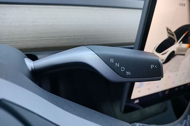 Tesla Model Y 2022 #14 Tesla Model Y 2022 car image #14