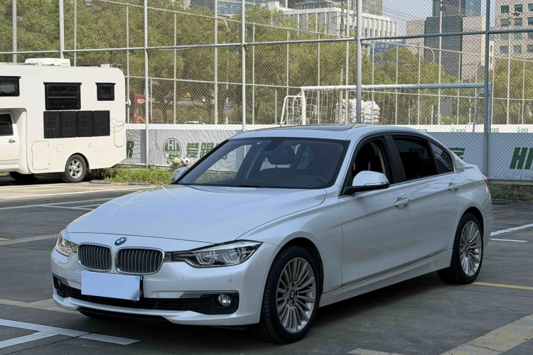 BMW 3 Series 2018 car image #2
