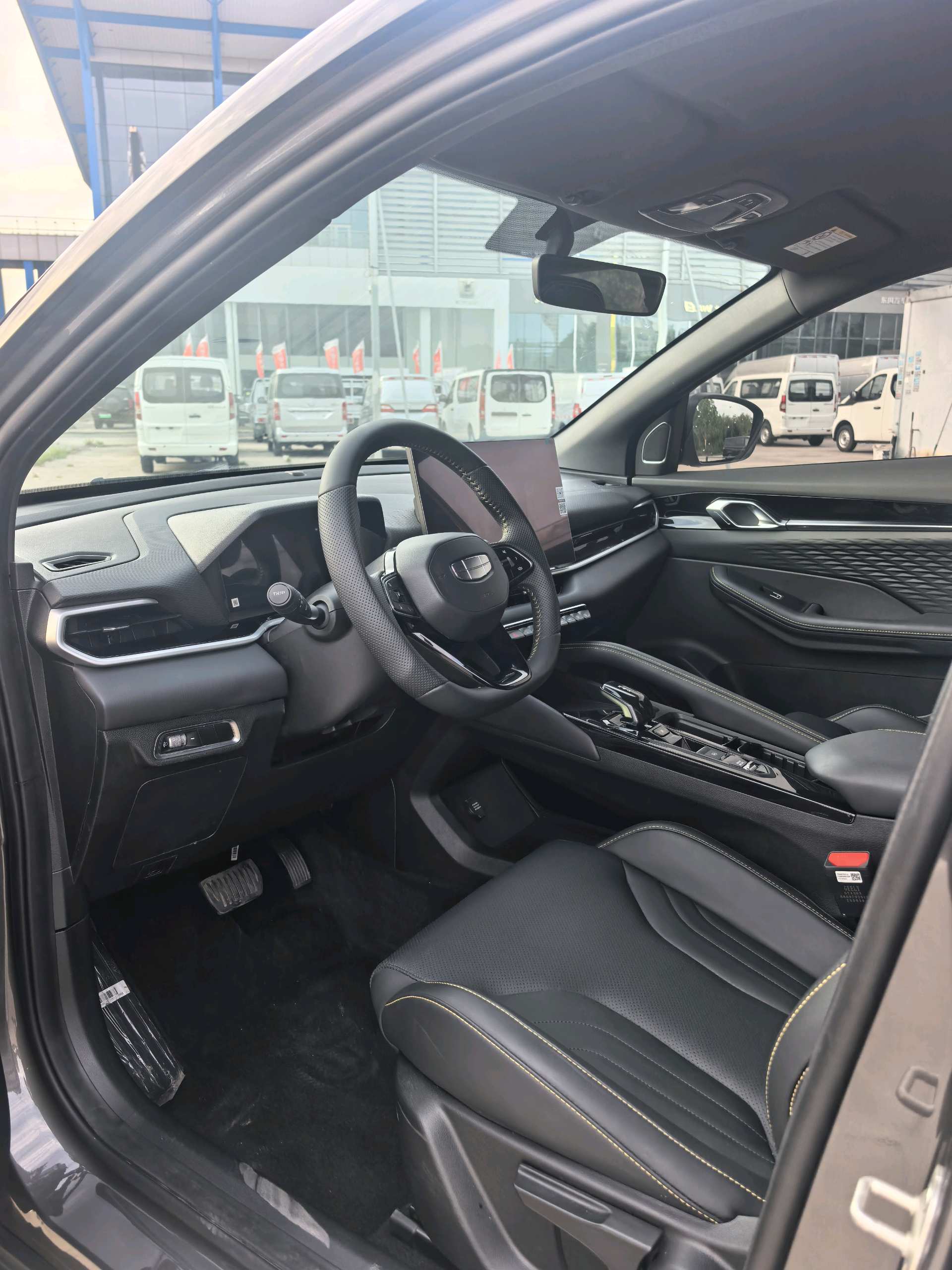 GEELY Coolray 2026 car image #4