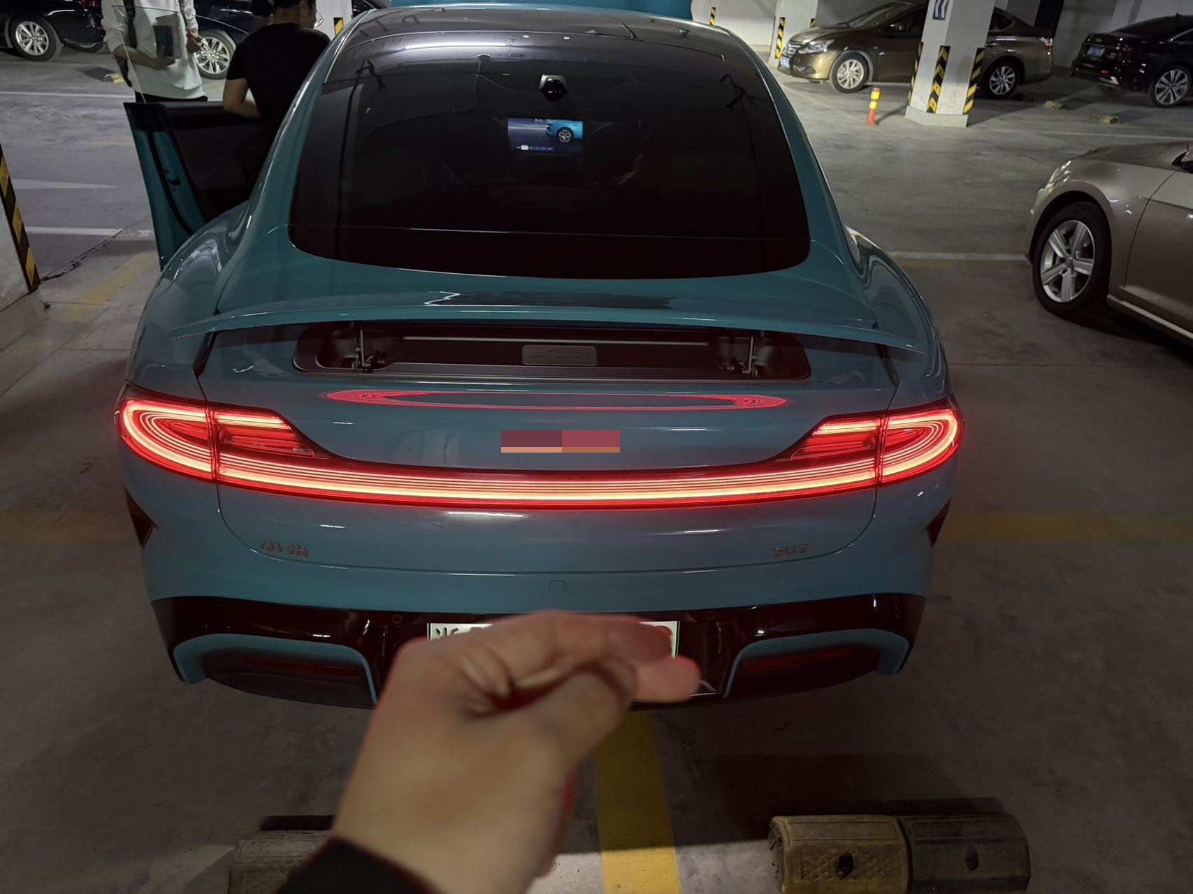 MI SU7 2024 immagine di auto #4
