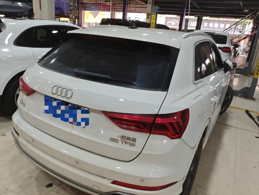 Audi Q3 2020 car image #7