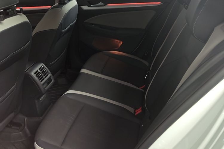 Volkswagen Golf 2021 car image #17