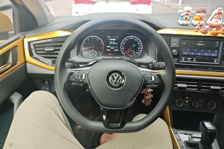 Volkswagen Polo 2020 car image #11