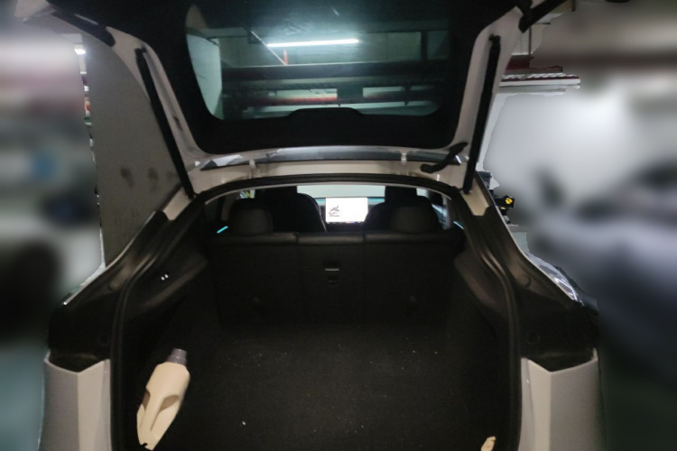 Tesla Model Y 2025 #21 Tesla Model Y 2025 car image #21