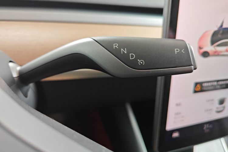Tesla Model 3 2020 car image #14