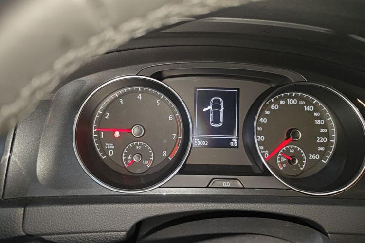 Volkswagen Golf 2019 car image #12