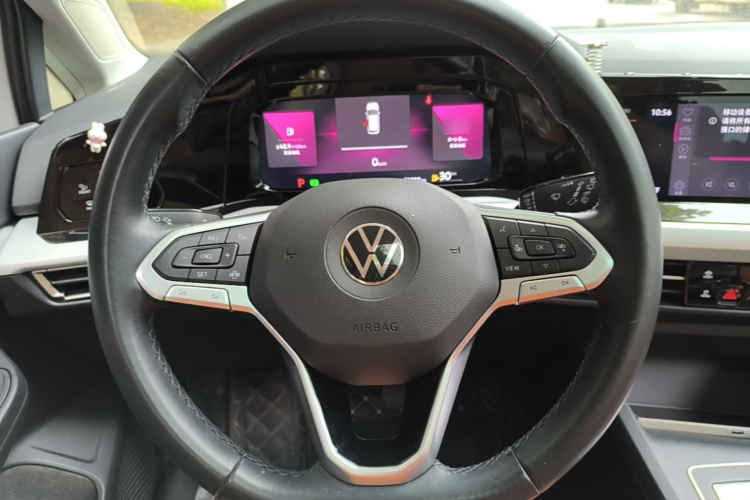 Volkswagen Golf 2021 car image #11