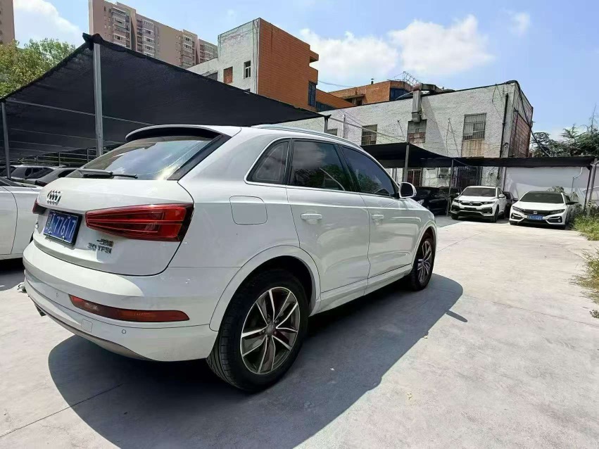 Audi Q3 2017 car image #4