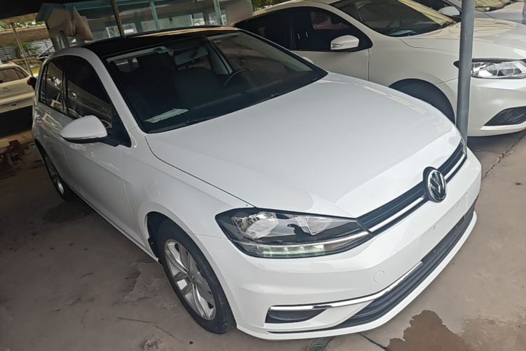 Volkswagen Golf 2018 car image #4