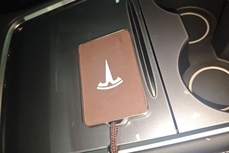 Tesla Model Y 2025 car image #12
