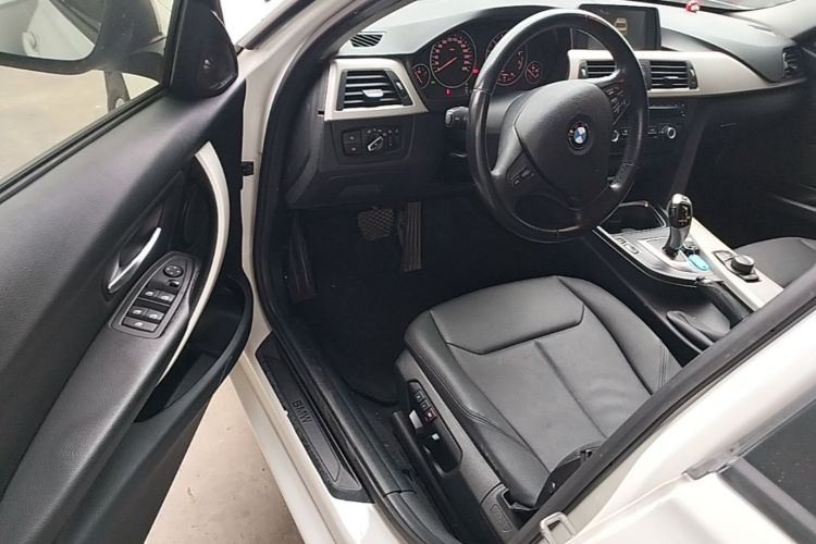 BMW 3 Series 2015 car image #16