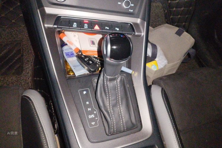 Audi Q3 2021 car image #16