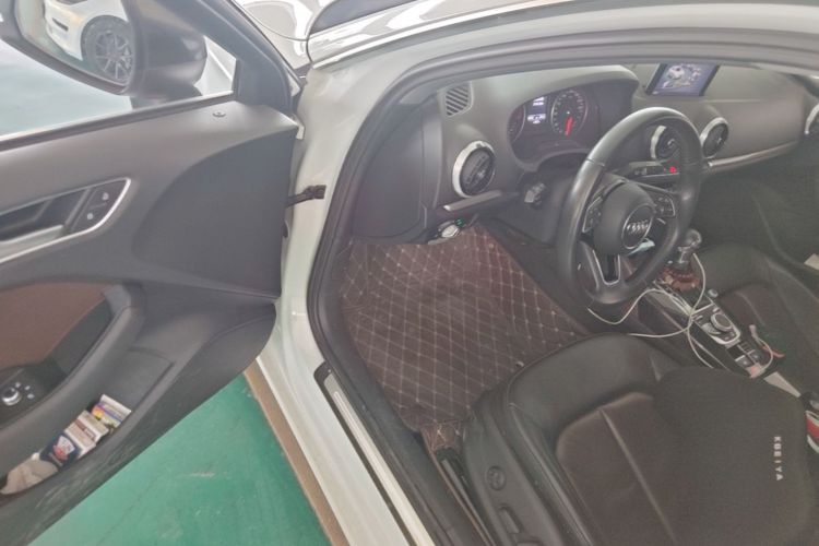 Audi A3 2019 car image #16