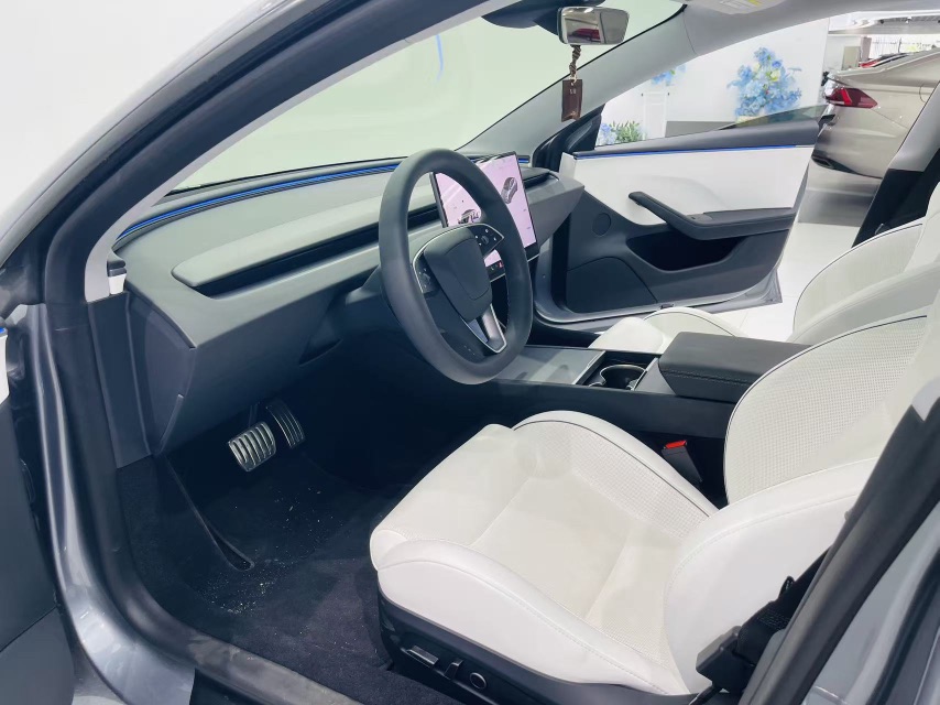 Tesla Model 3 2025 car image #4