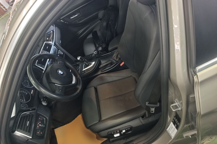 BMW 3 Series 2017 immagine di auto #15