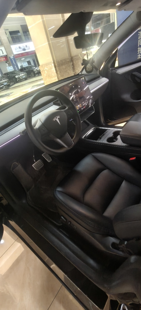 Tesla Model Y 2023 #2 Tesla Model Y 2023 car image #2