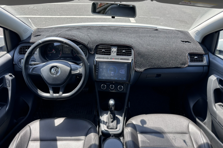 Volkswagen Polo 2018 car image #9