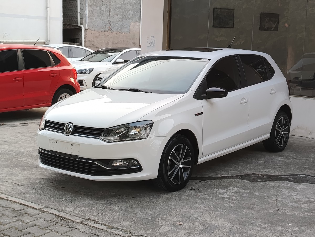 Volkswagen Polo 2014 car image #3
