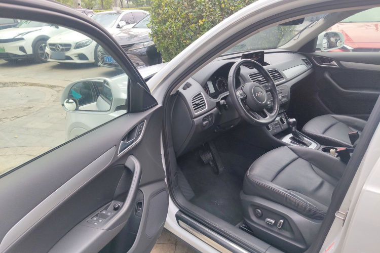 Audi Q3 2018 image de voiture #12