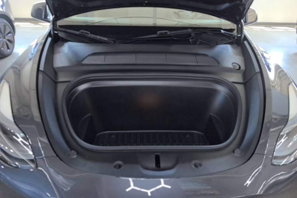 Tesla Model Y 2024 #11 Tesla Model Y 2024 car image #11
