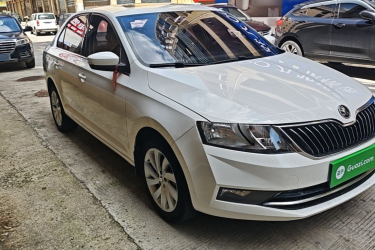Skoda Rapid 2018 car image #4