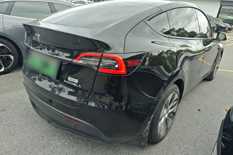 Tesla Model Y 2022 car image #7