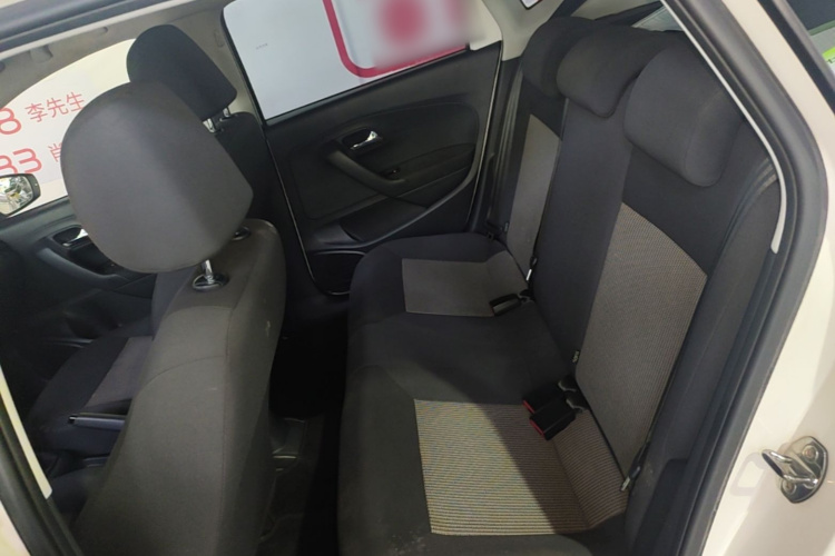 Volkswagen Polo 2017 car image #17