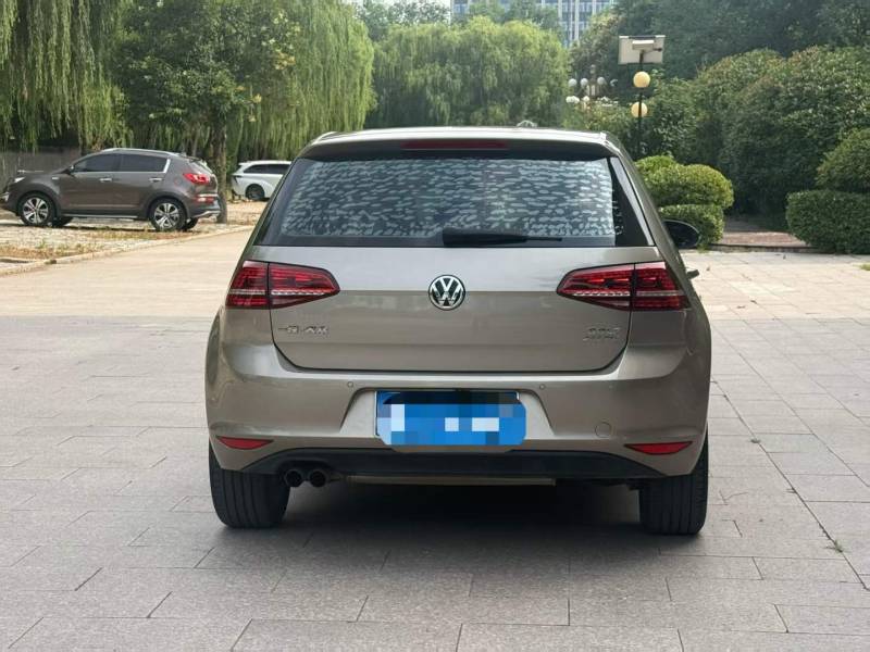Volkswagen Golf 2017 car image #4