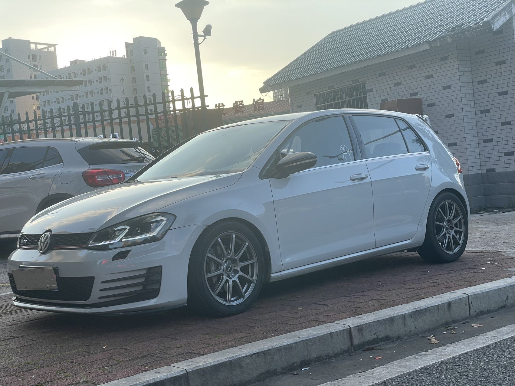 Volkswagen Golf 2014 car image 