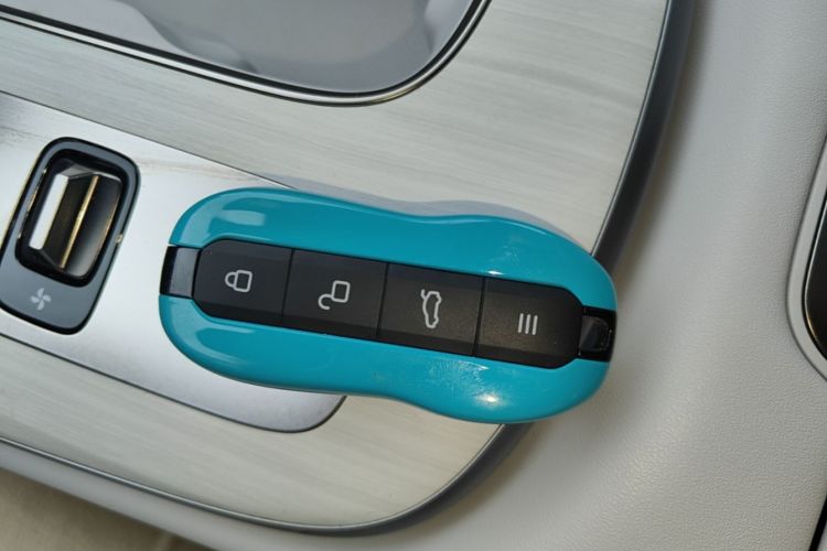 MI SU7 2025 car image #9