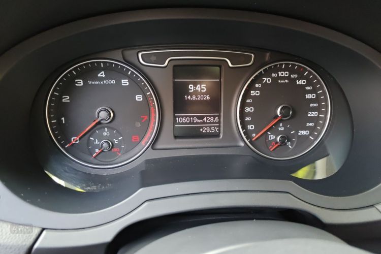 Audi Q3 2015 car image #14