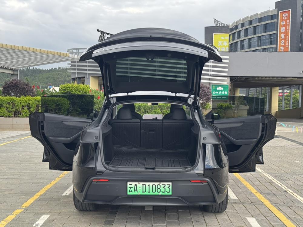 Tesla Model Y 2025 #6 Tesla Model Y 2025 immagine di auto #6