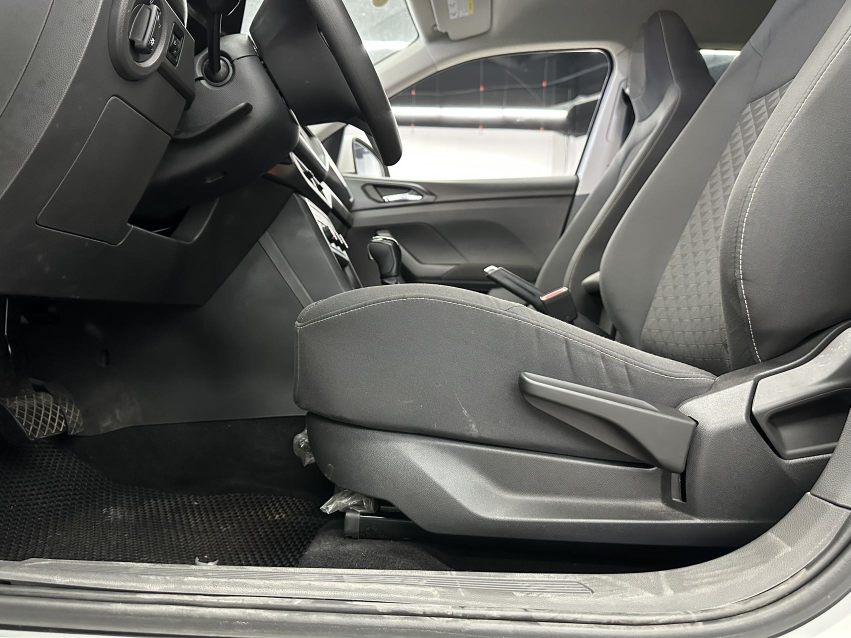 Volkswagen T-Cross 2023 #4 Volkswagen T-Cross 2023 car image #4