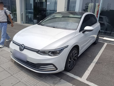 Volkswagen Golf 2024 car image 