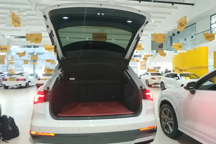 Audi Q3 2021 car image #19