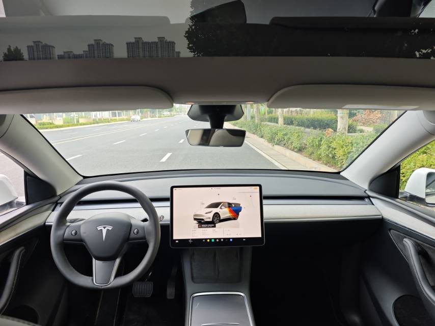 Tesla Model Y 2024 car image #6