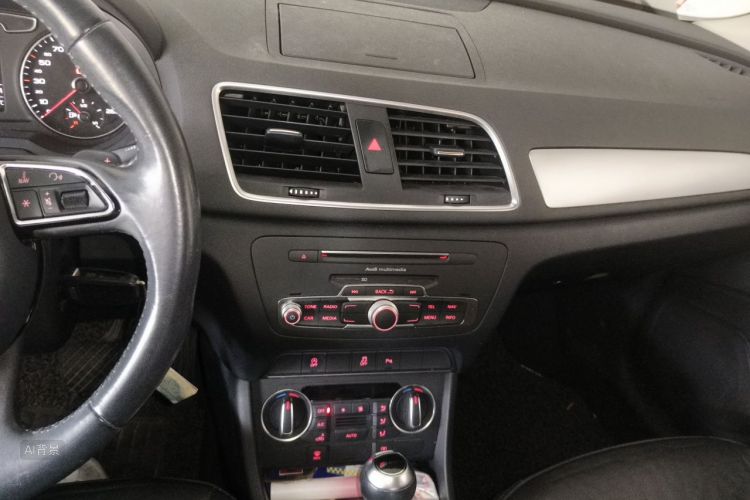 Audi Q3 2017 car image #15