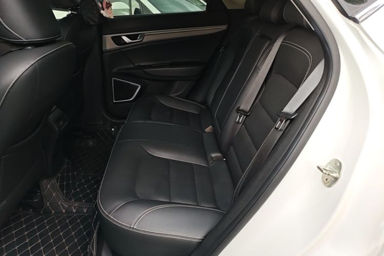 GEELY Emgrand GS 2018 car image #17