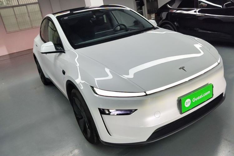 Tesla Model Y 2025 #4 Tesla Model Y 2025 immagine di auto #4