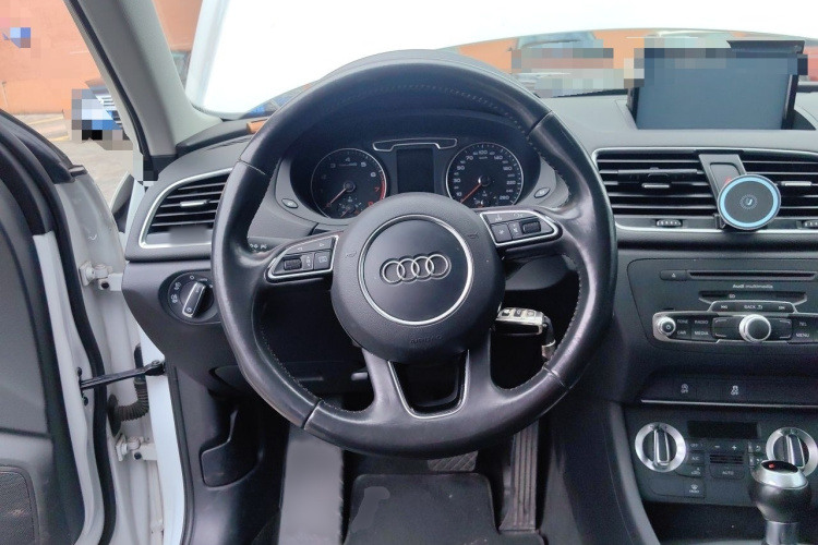 Audi Q3 2014 car image #15