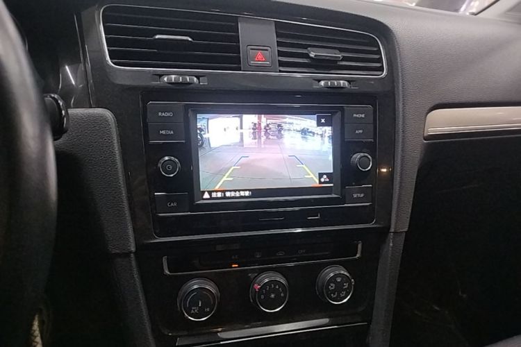 Volkswagen Golf 2018 car image #13