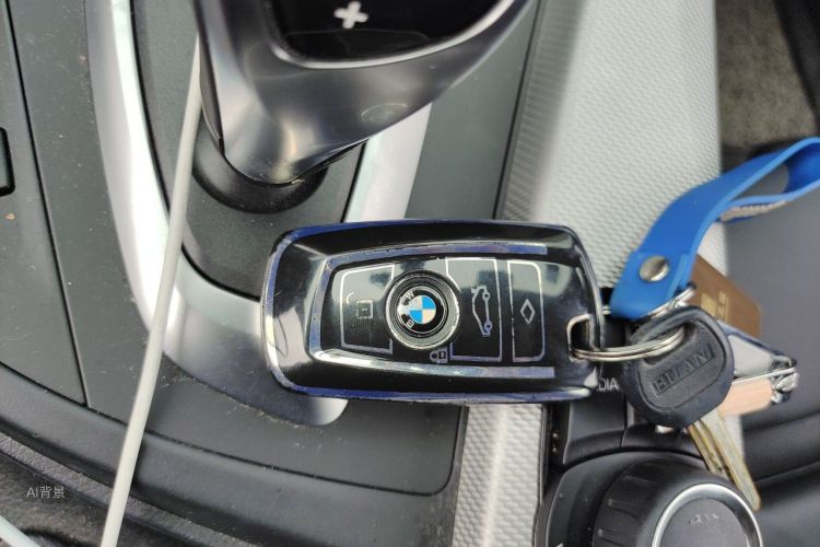 BMW 3 Series 2018 car image #10