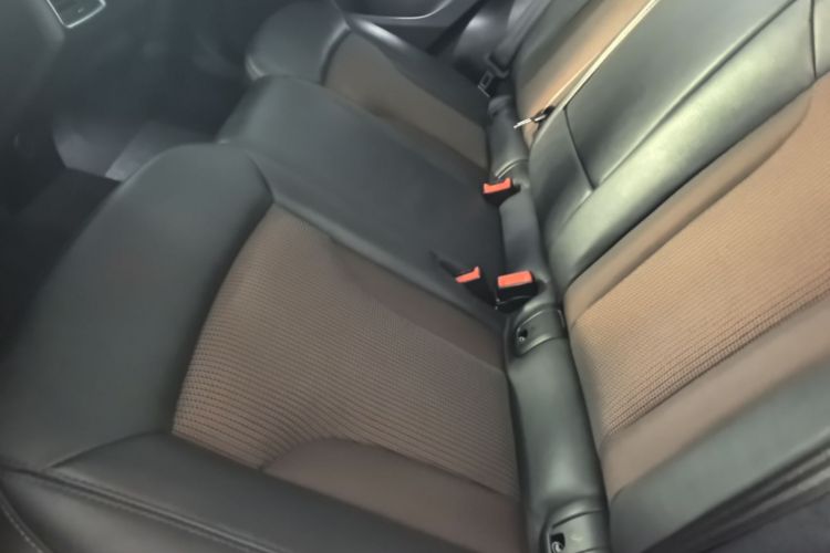 Audi Q3 2019 car image #17