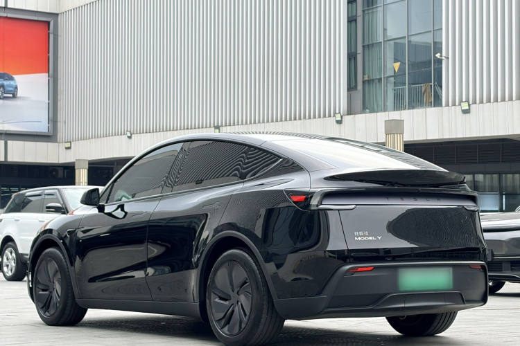Tesla Model Y 2025 #5 Tesla Model Y 2025 car image #5