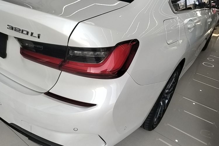 BMW 3 Series 2020 car image #8
