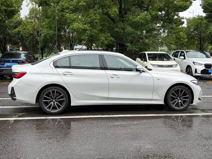 BMW 3 Series 2024 car image #9